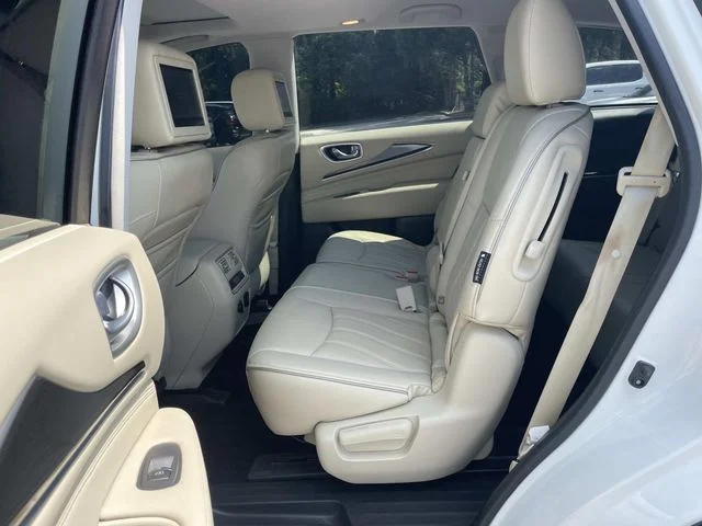 Used 2019 White INFINITI LUXE image 10