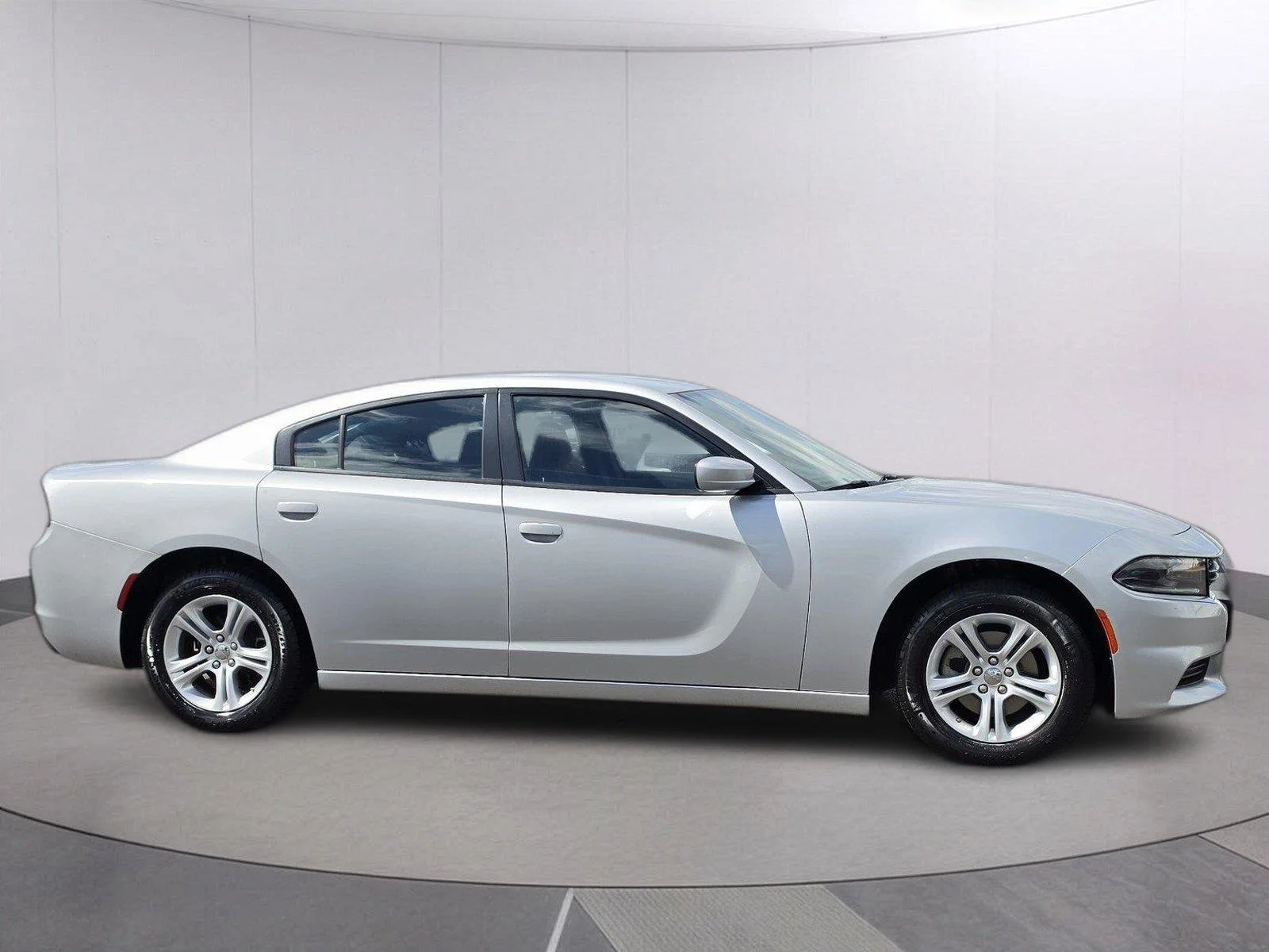 Used 2022 Triple Nickel Clearcoat Dodge SXT image 6