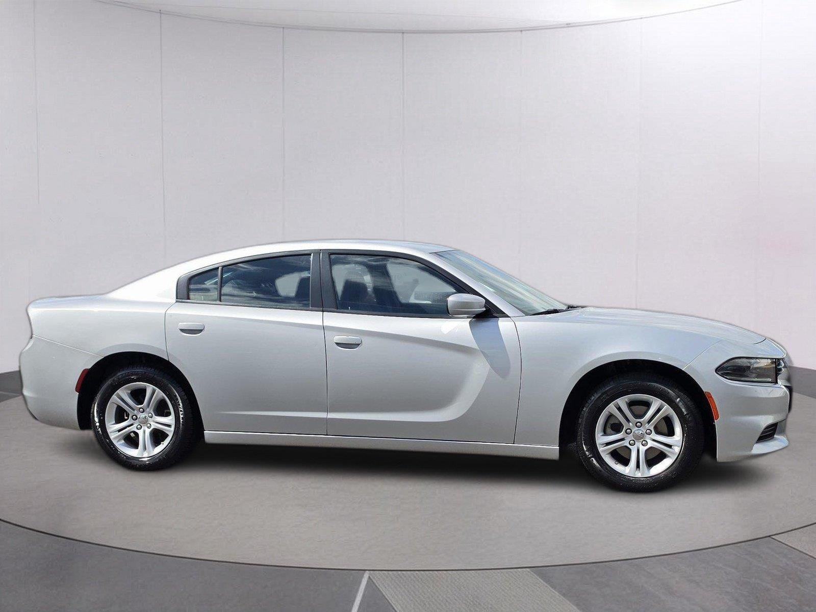 Used 2022 Triple Nickel Clearcoat Dodge SXT image 6