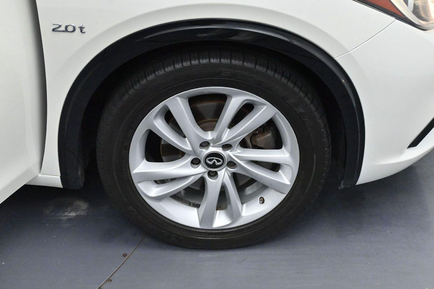 Used 2018 Majestic White INFINITI Base image 30