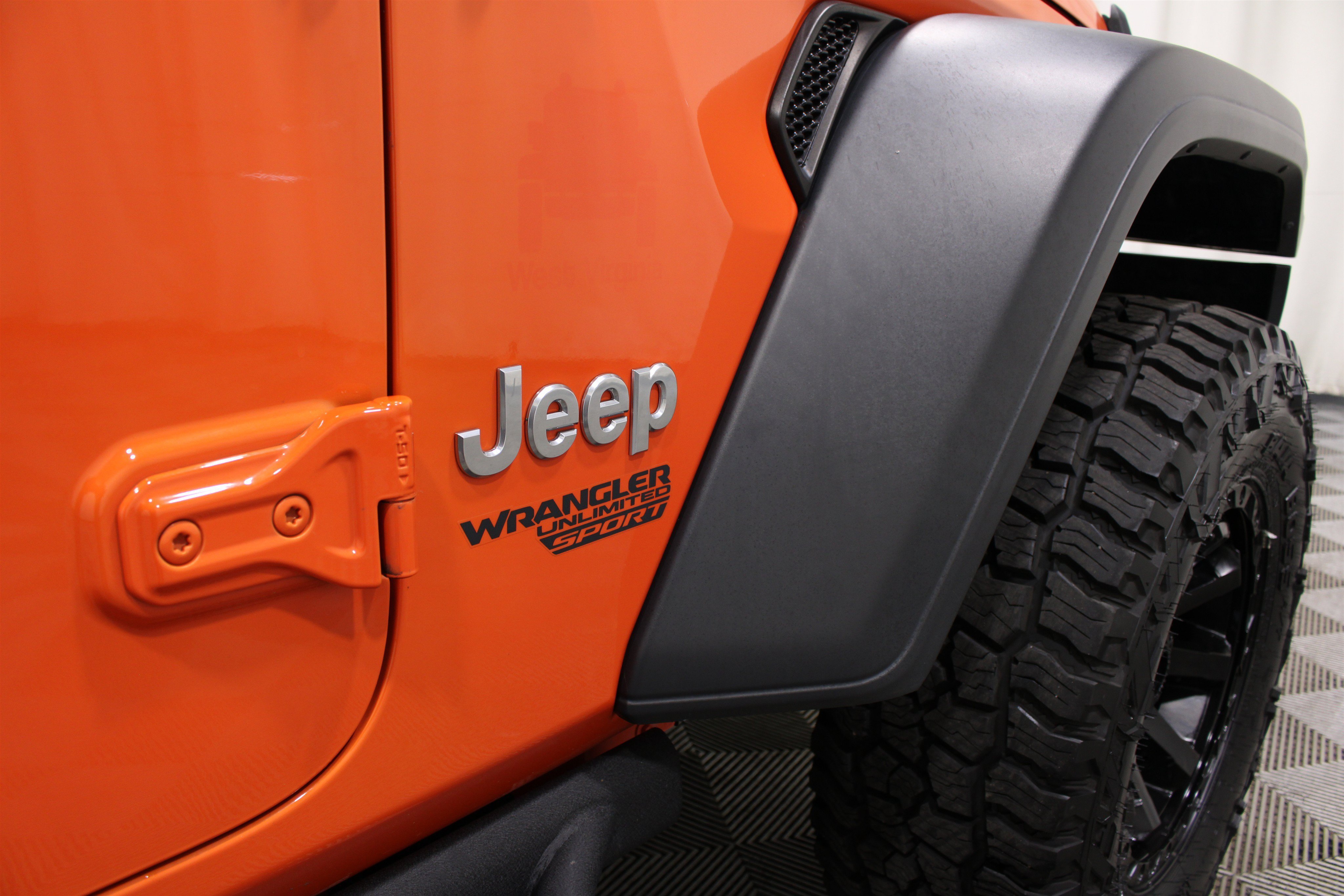 Used 2018 Punkn Metallic Clearcoat Jeep Sport image 22