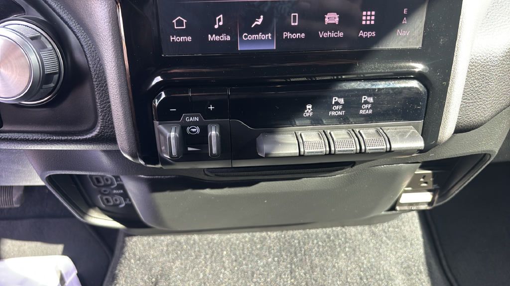 Used 2025 Silver Ram Laramie image 31