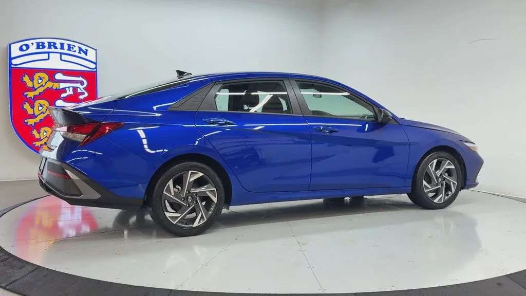 Used 2025 Intense Blue Hyundai SEL Sport image 4