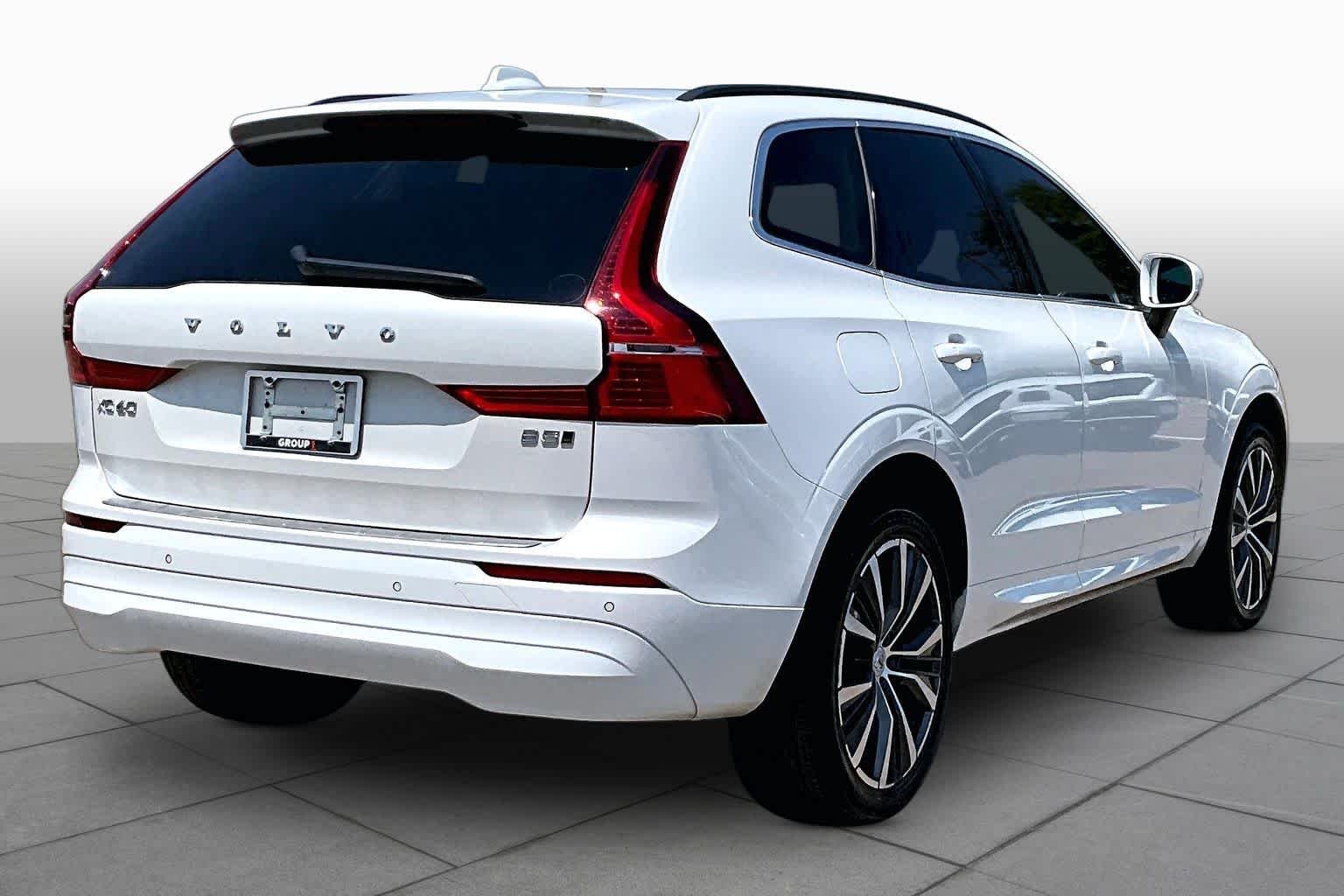 Used 2022  Volvo Momentum image 13