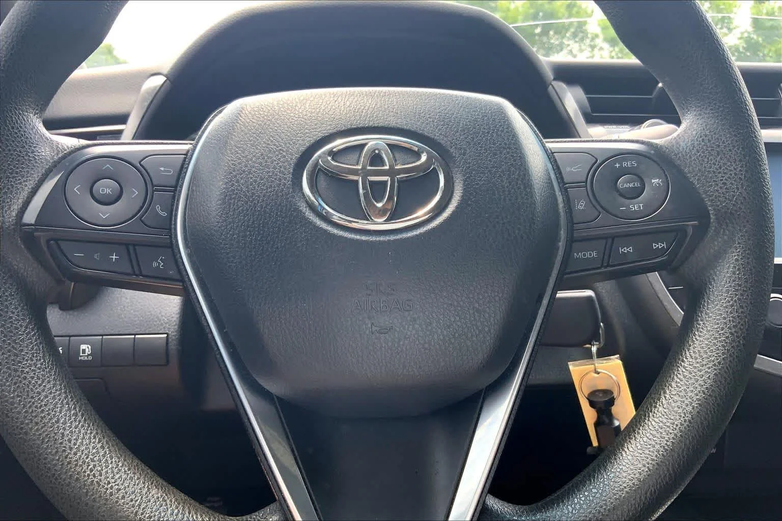 2020 Toyota Camry LE - Photo 36