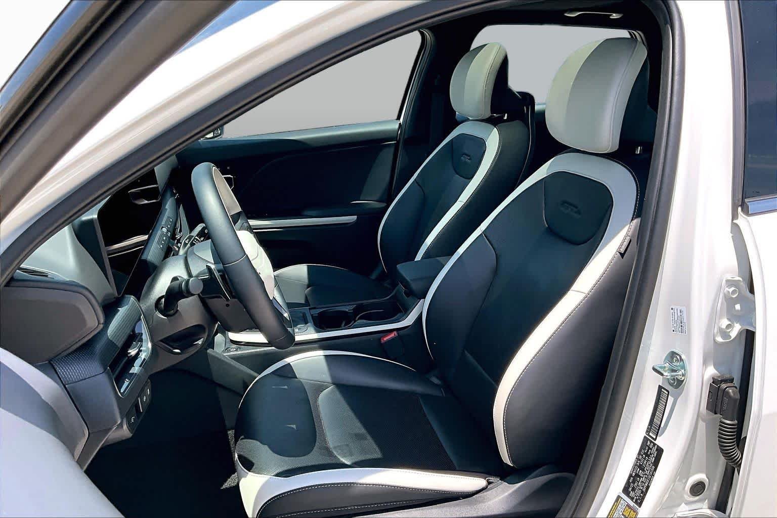 Used 2025 Snow White Pearl Kia GT-Line image 8