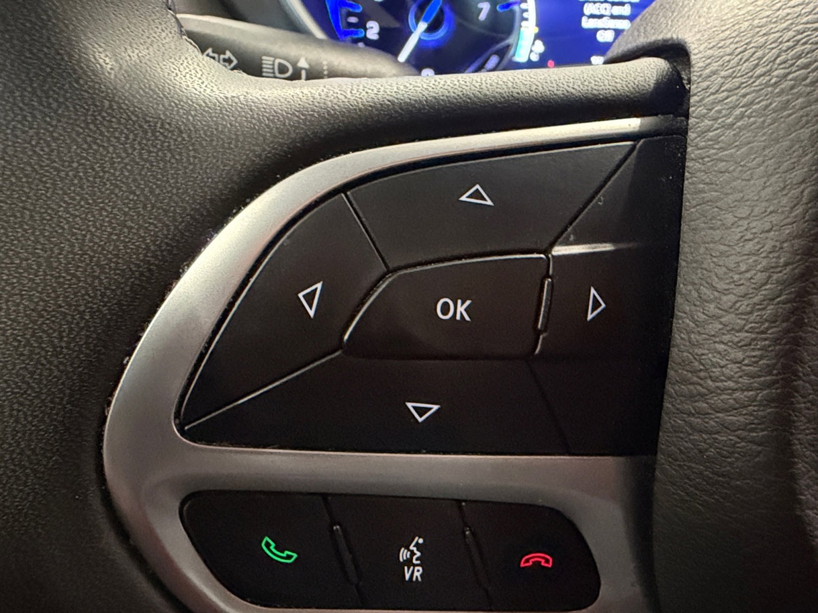 Used 2023 Brilliant Black Crystal Pearlcoat Chrysler Touring L image 33