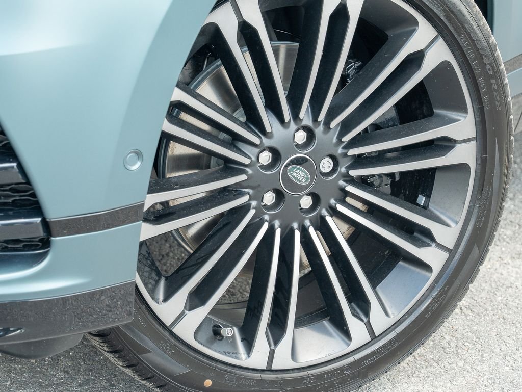 New 2026 Green Land Rover  image 9