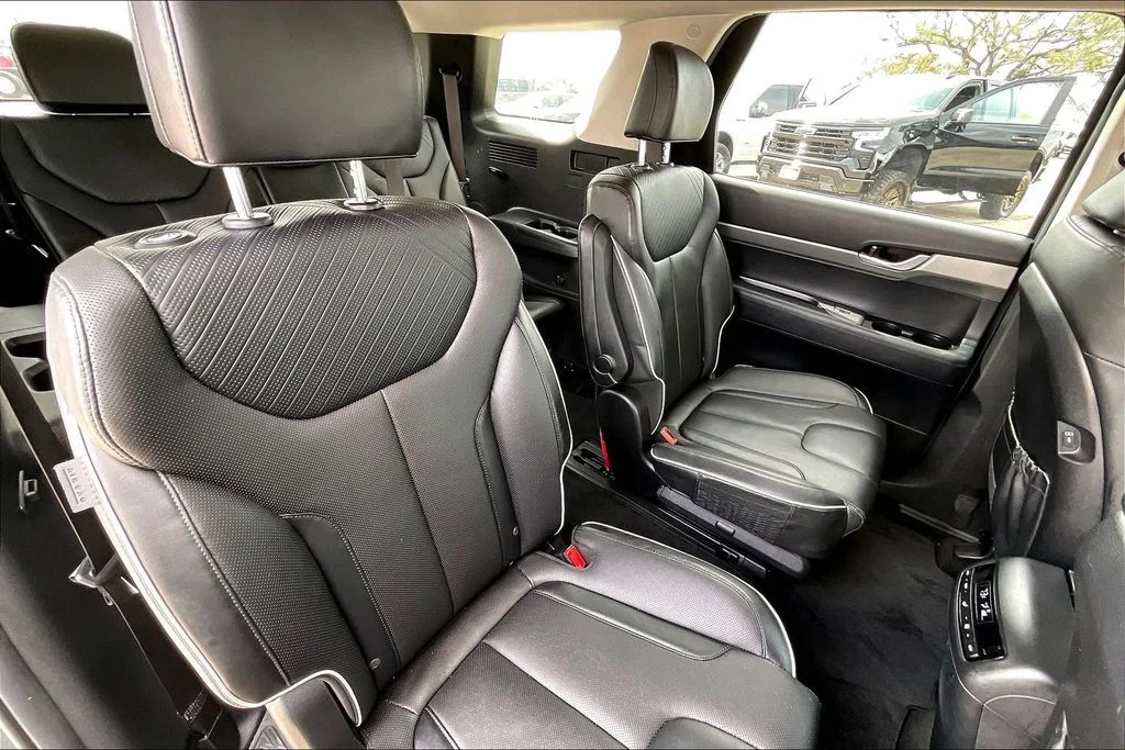 Used 2025 Gray Hyundai SEL image 21