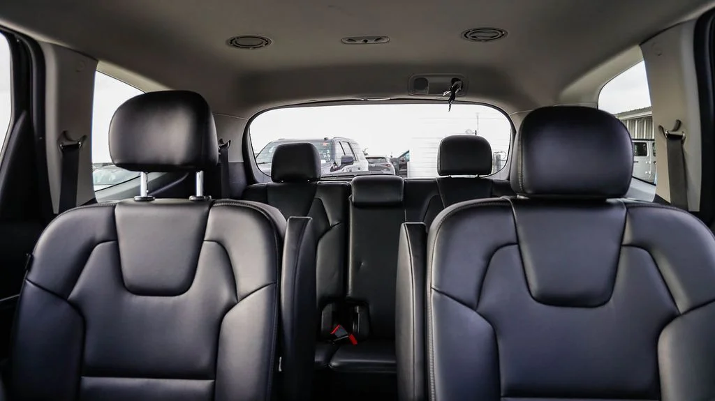 Used 2025 Black Kia S image 28