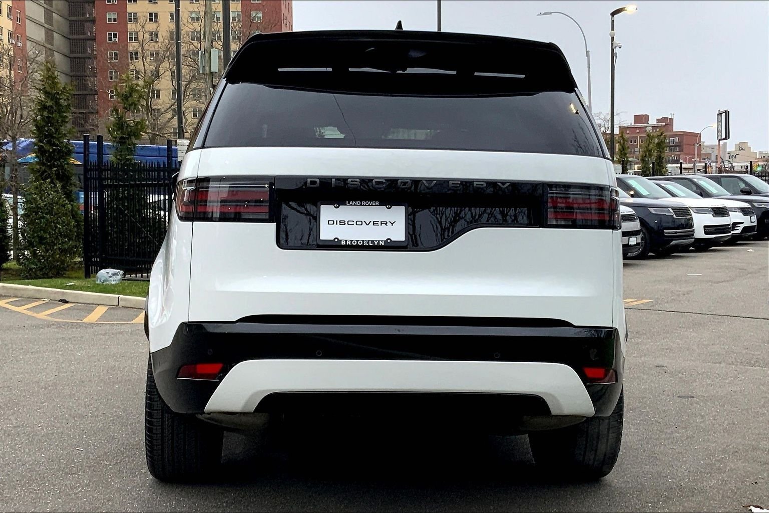 Certified Used 2025 Fuji White Land Rover Dynamic SE image 4