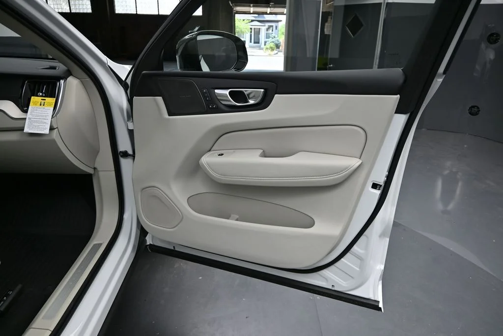 New 2026 Crystal White Volvo T8 Ultra image 17