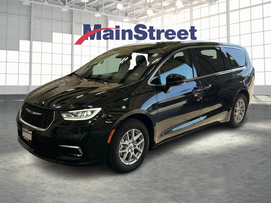 2023 Chrysler Pacifica Touring L's photo