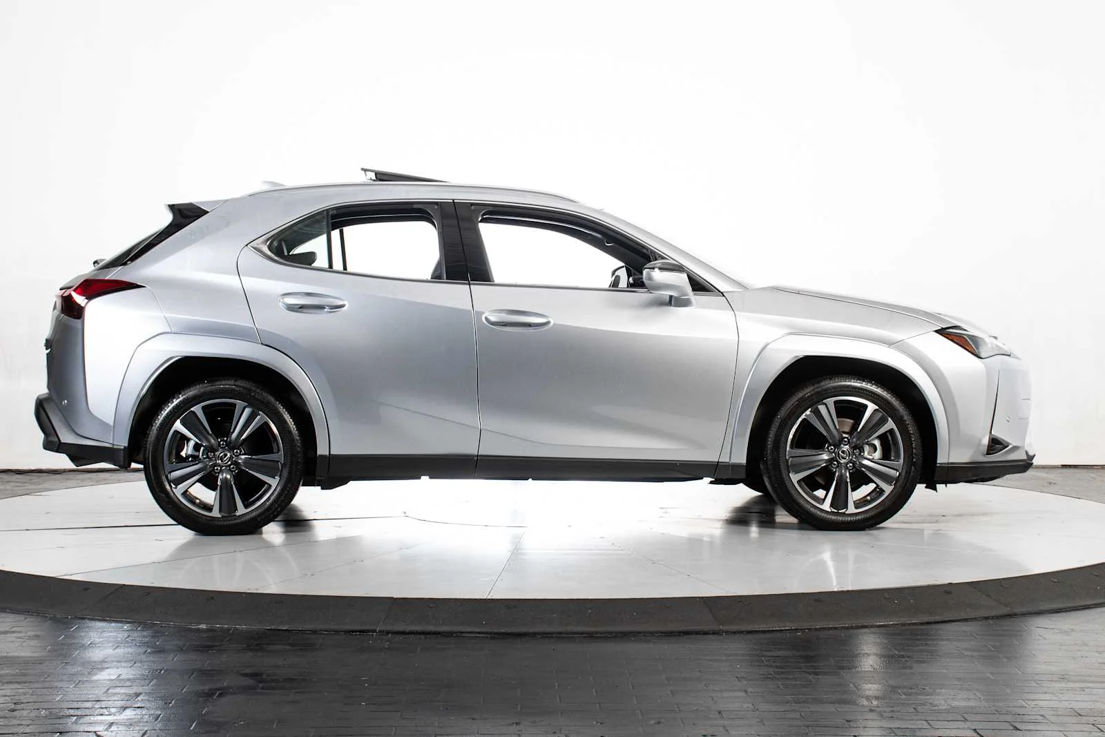 Certified Used 2024 IRIDIUM Lexus Premium image 7