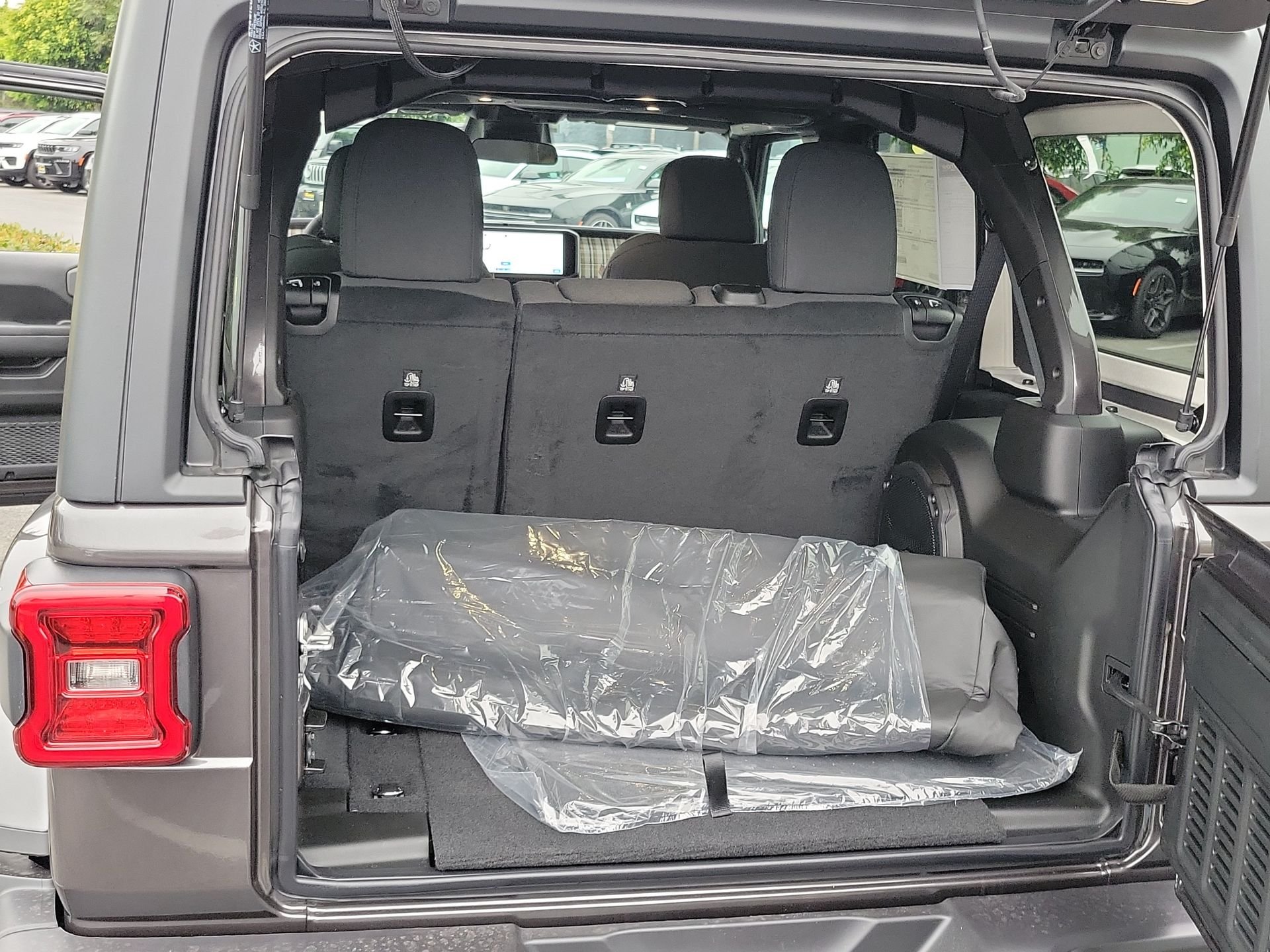 New 2026 Granite Crystal Metallic Clear-Coat Exterior Paint Jeep 85th Anniversary Edition image 18
