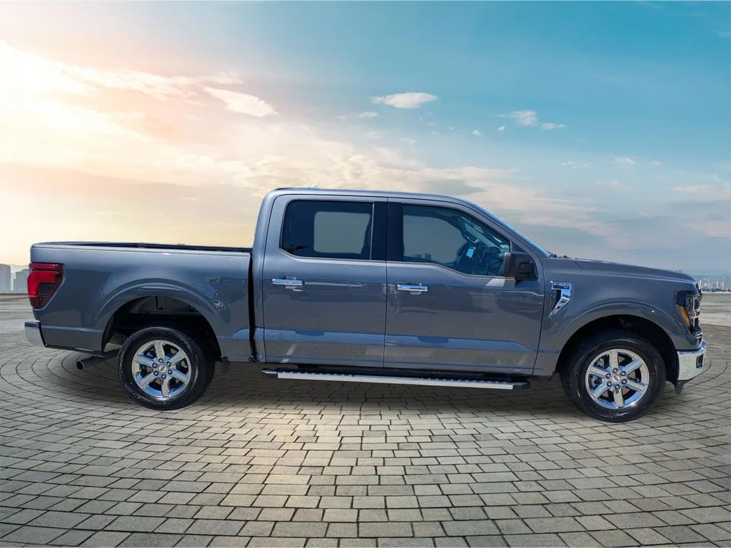 Used 2025 Carbonized Gray Metallic Ford XLT image 4