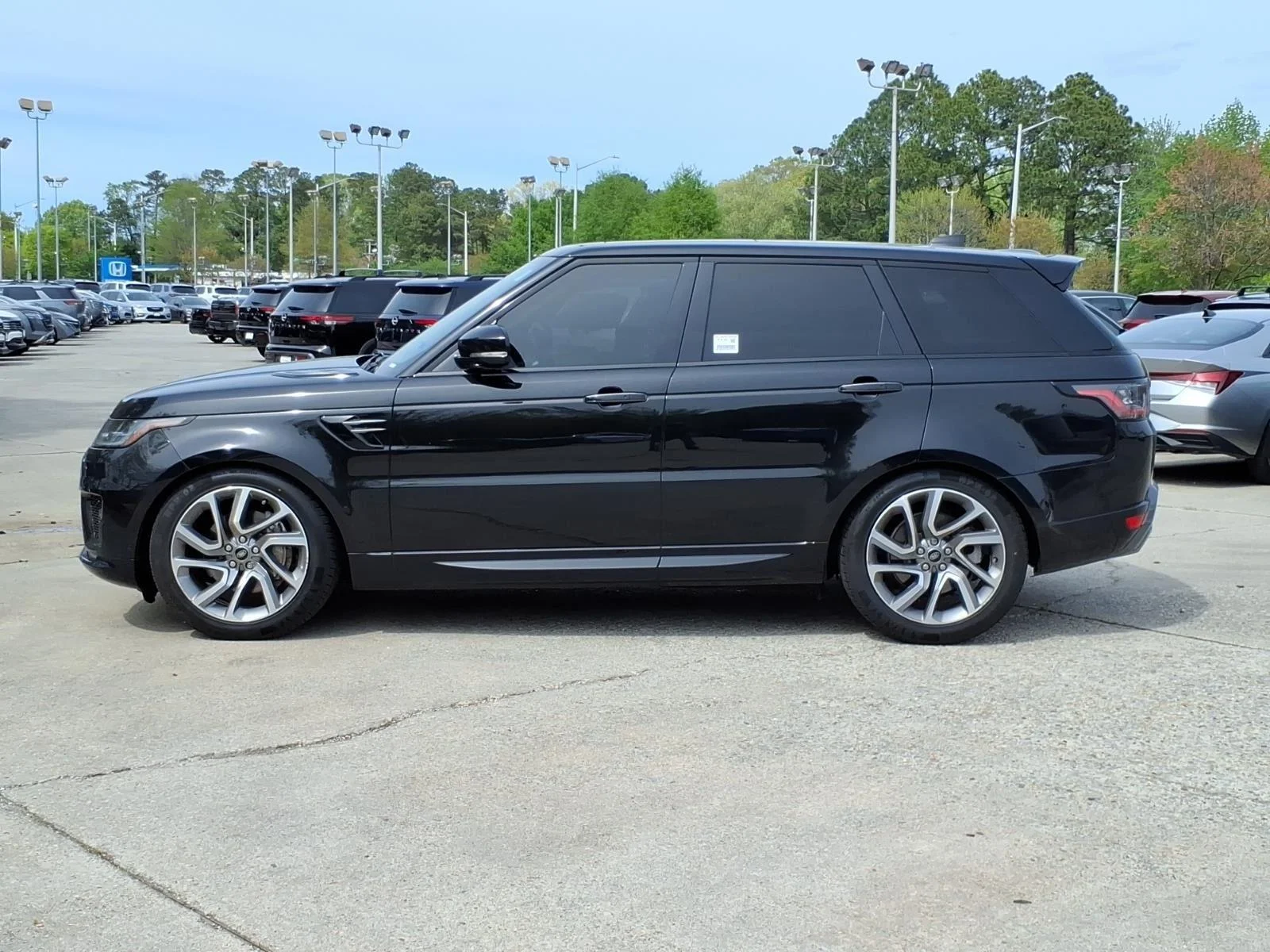 Used 2022 Santorini Black Metallic Land Rover HSE Silver Edition image 3