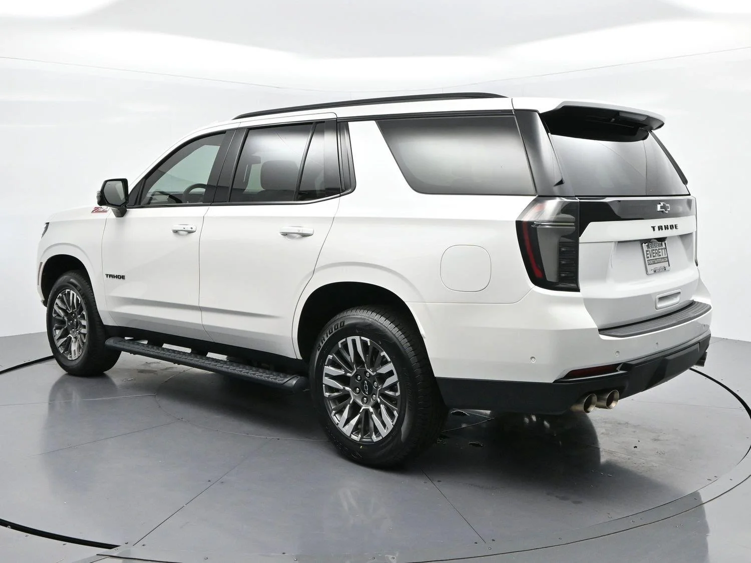 Used 2025 Iridescent Pearl Tricoat Chevrolet Z71 image 5