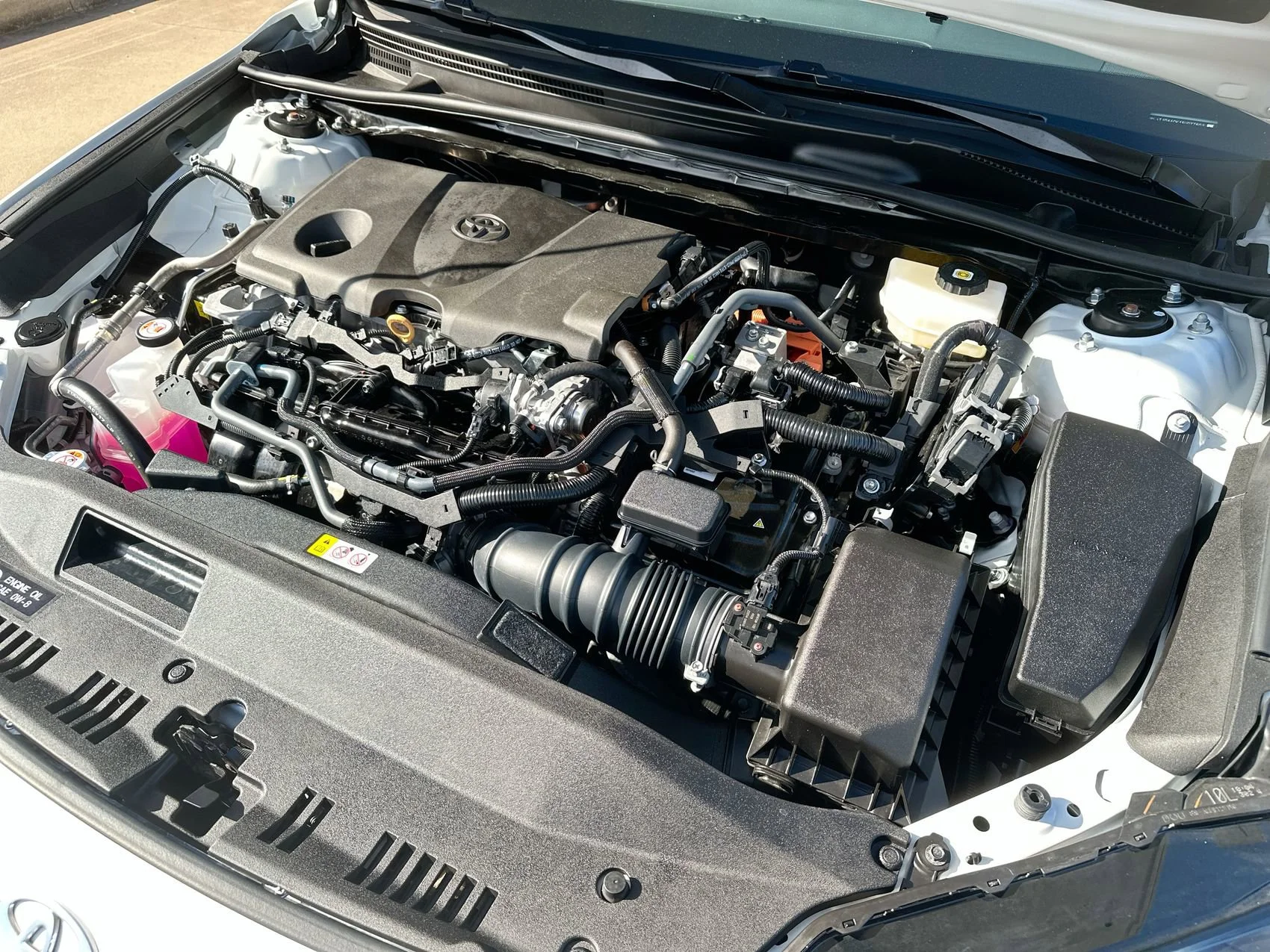 Used 2025 Ice Toyota LE image 23
