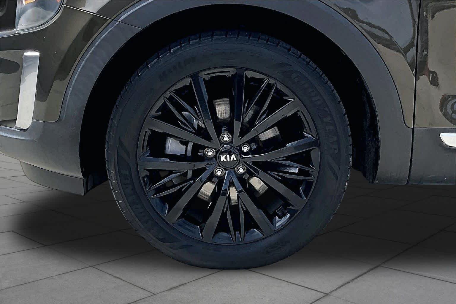 Used 2020 Dark Moss Kia SX image 10