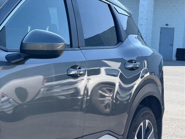 Used 2025 Gun Metallic Nissan SV image 4