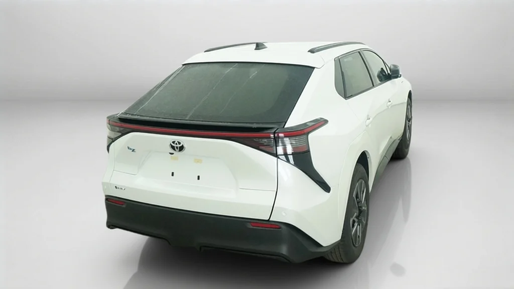 New 2027 Wind Chill Pearl Toyota XLE image 11