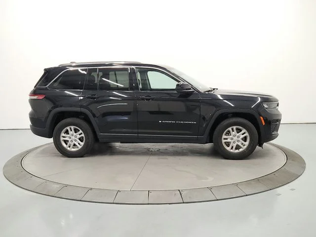 Used 2024 Black Jeep Laredo image 9