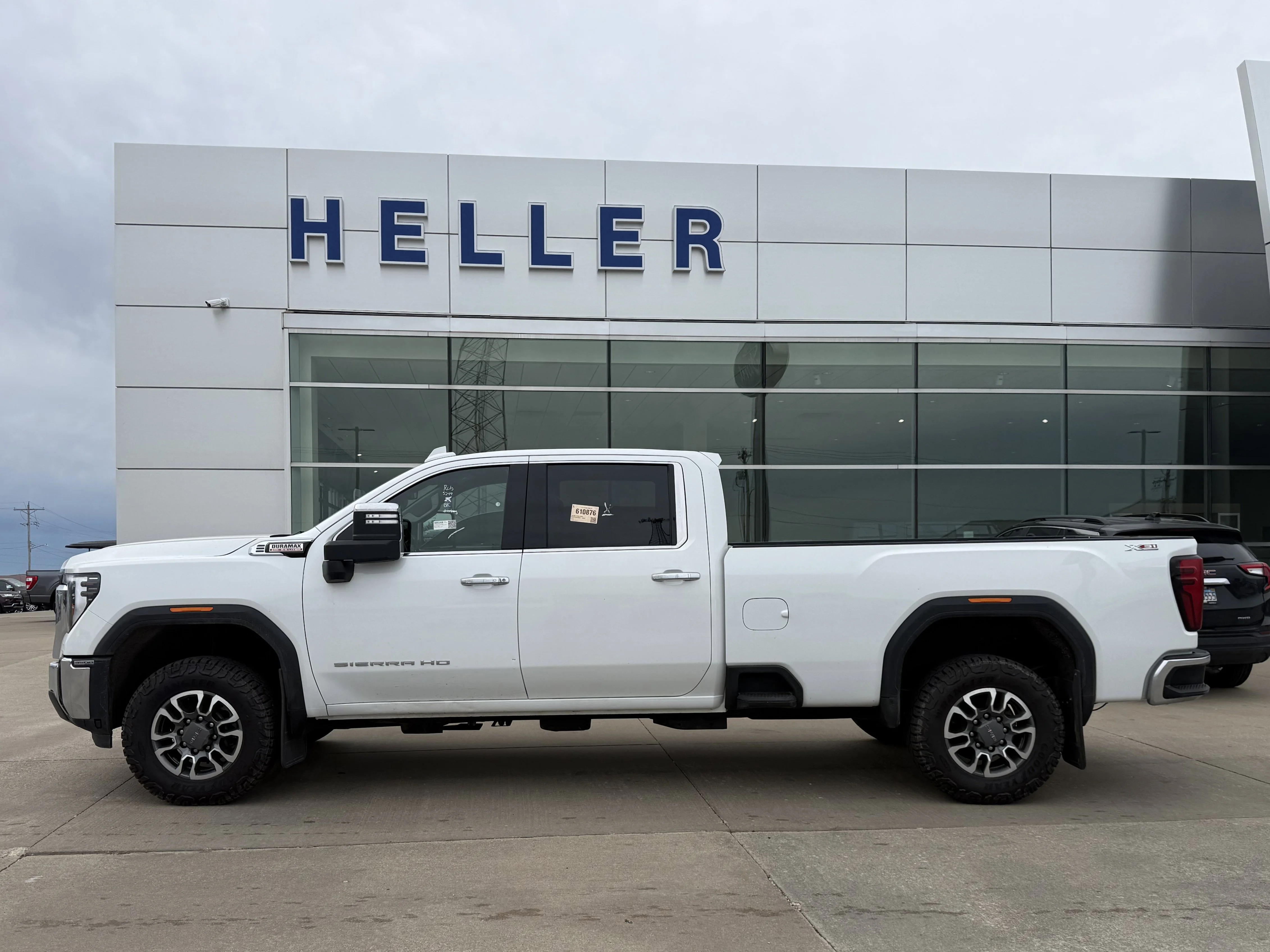 Used 2024 Summit White GMC SLT image 3