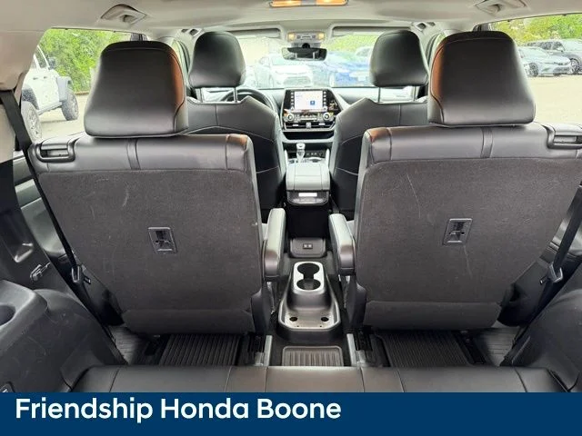 Used 2020 Silver Toyota XLE image 44