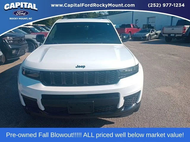 Used 2023 White Jeep Altitude image 1