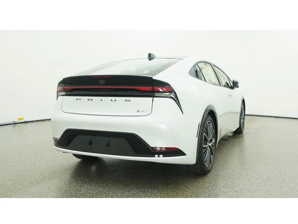 New 2027 Wind Chill Pearl Toyota XLE image 24
