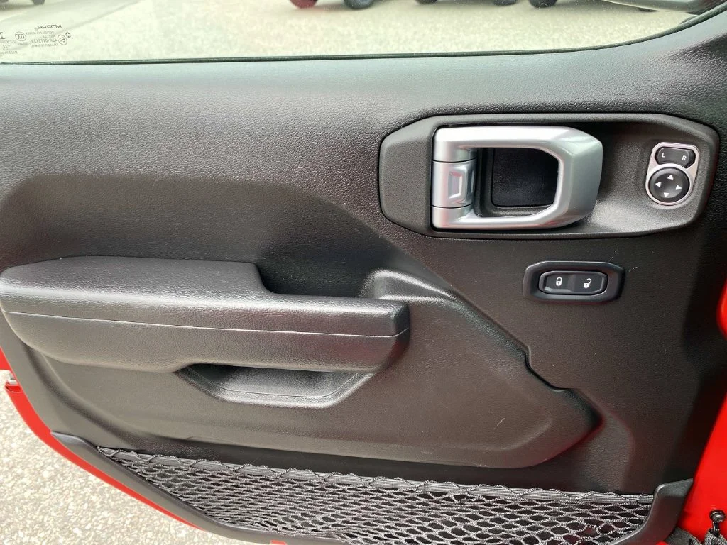 Used 2022 Red Jeep Sport S image 22