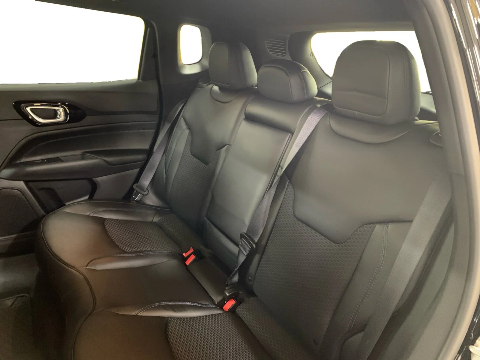 New 2026 Diamond Black Crystal Pearl Jeep North image 16
