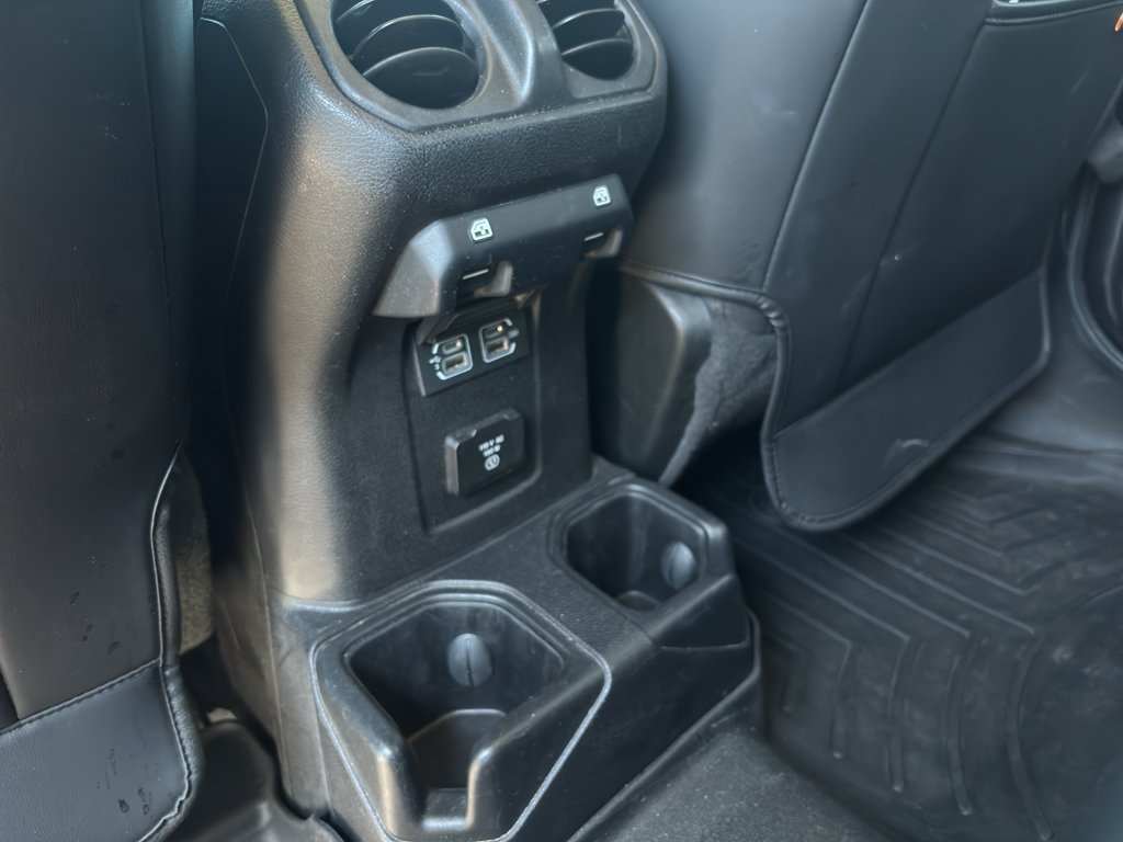 Used 2020 Granite Crystal Metallic Clearcoat Jeep Sahara image 11