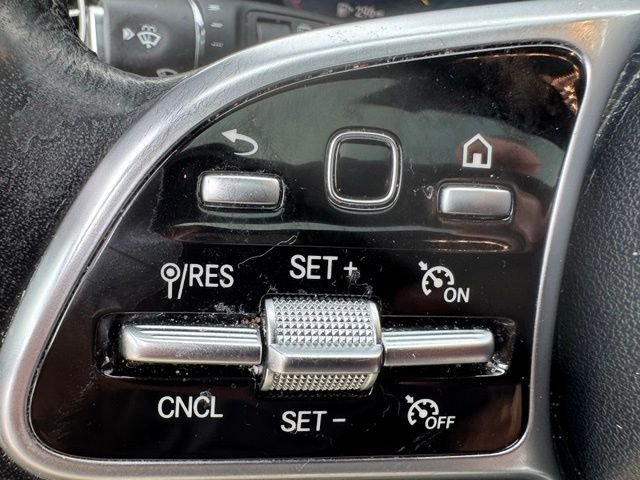 Used 2020 Iridium Silver Metallic Mercedes-Benz GLC 300 image 4