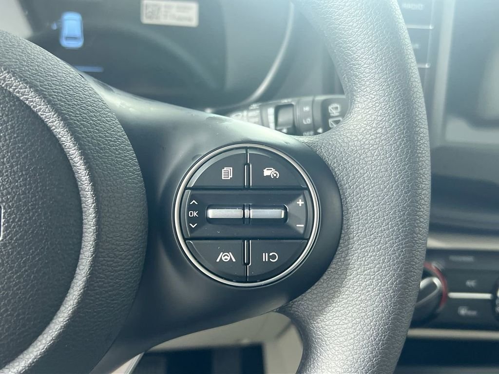 Used 2022 Red Kia LX image 19
