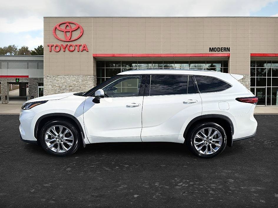 Used 2020 Blizzard Pearl Toyota Limited image 8