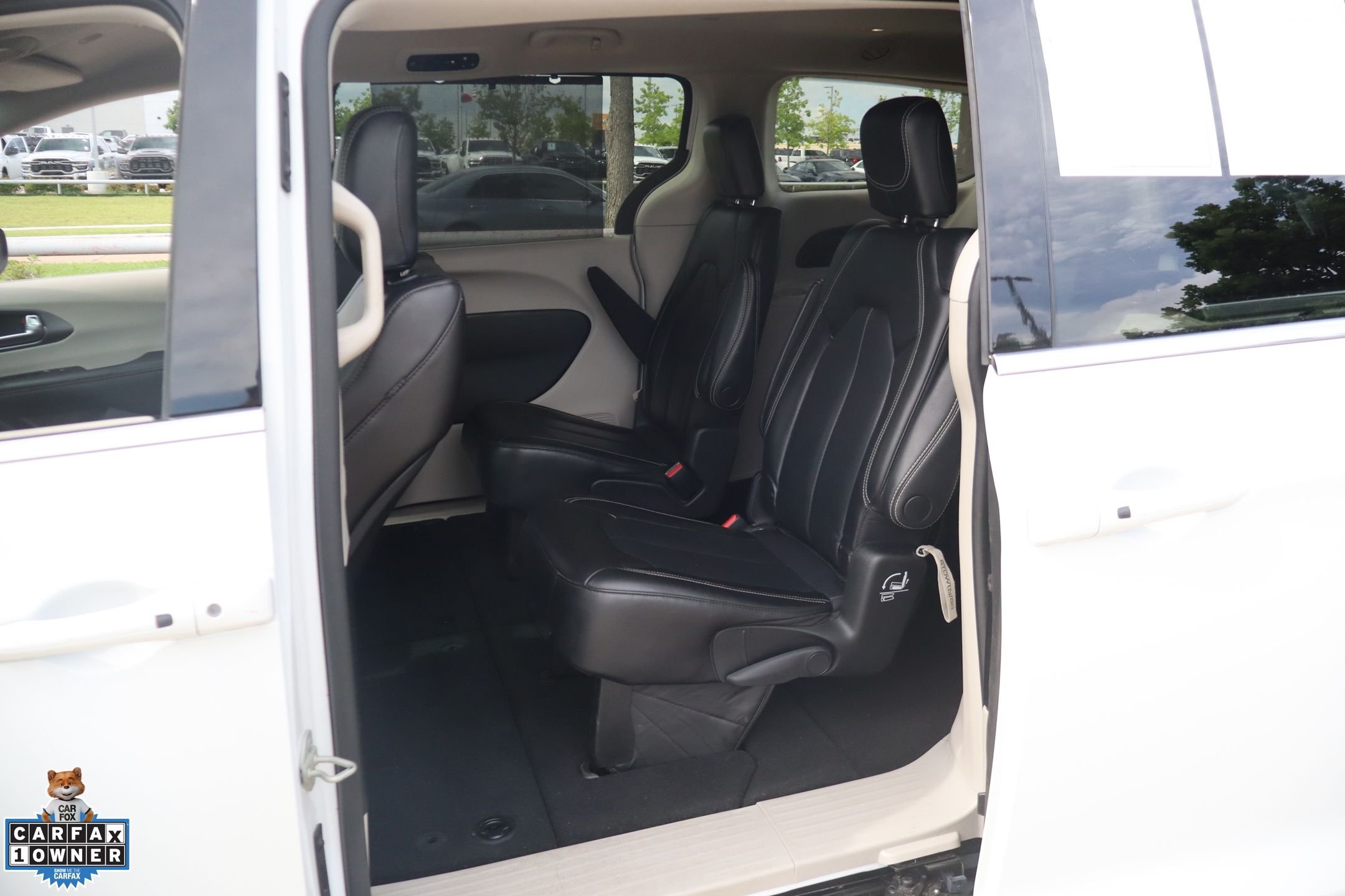 Used 2023 White Chrysler Touring L image 26