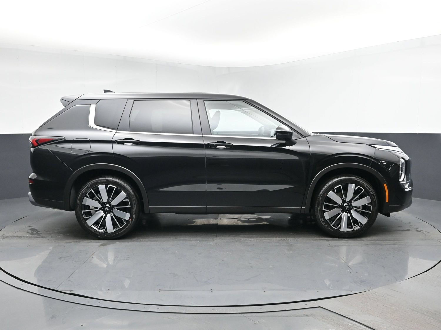 New 2026 Black Mitsubishi SE 1.5T 2WD image 3