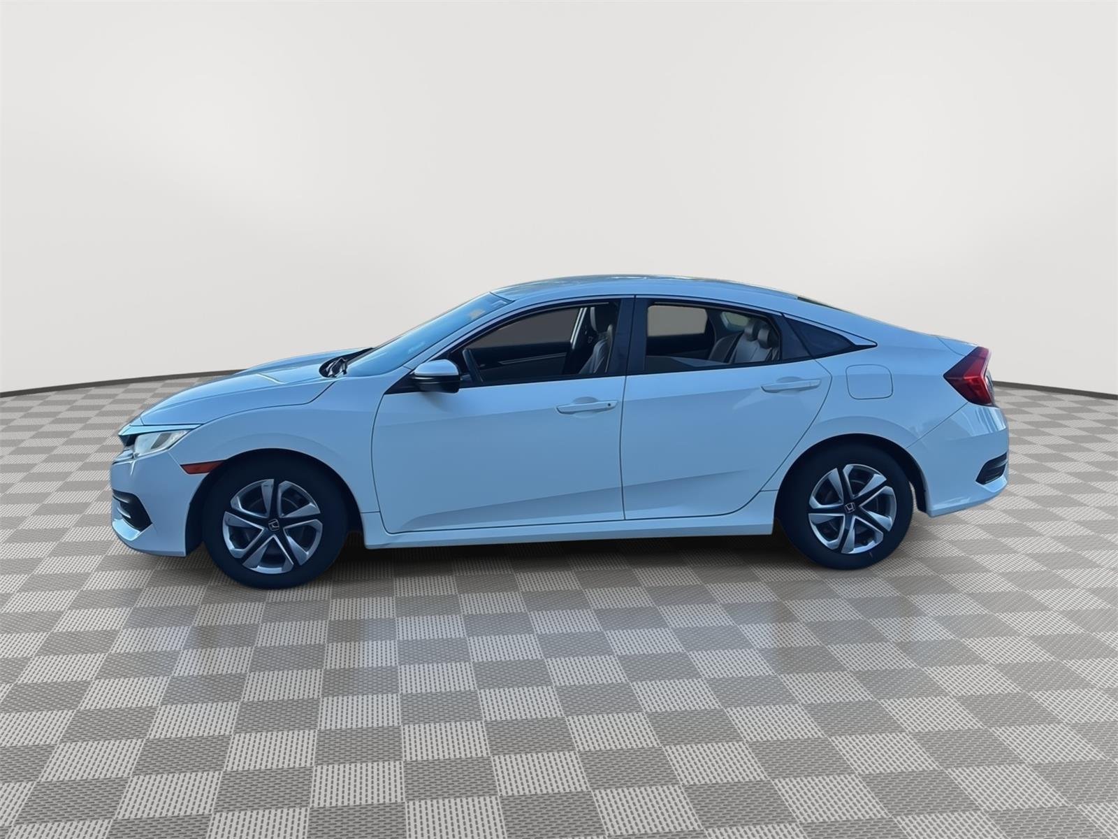 Used 2018 Taffeta White Honda LX image 9