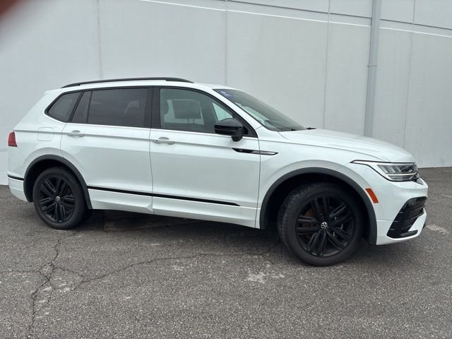 Certified 2022 Volkswagen Tiguan SE R-LINE BLACK with VIN 3VV8B7AX0NM062358 for sale in Kansas City