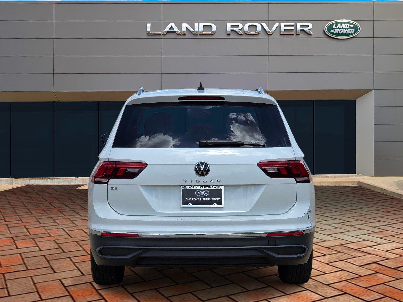 Used 2023 Opal White Pearl Volkswagen SE image 5