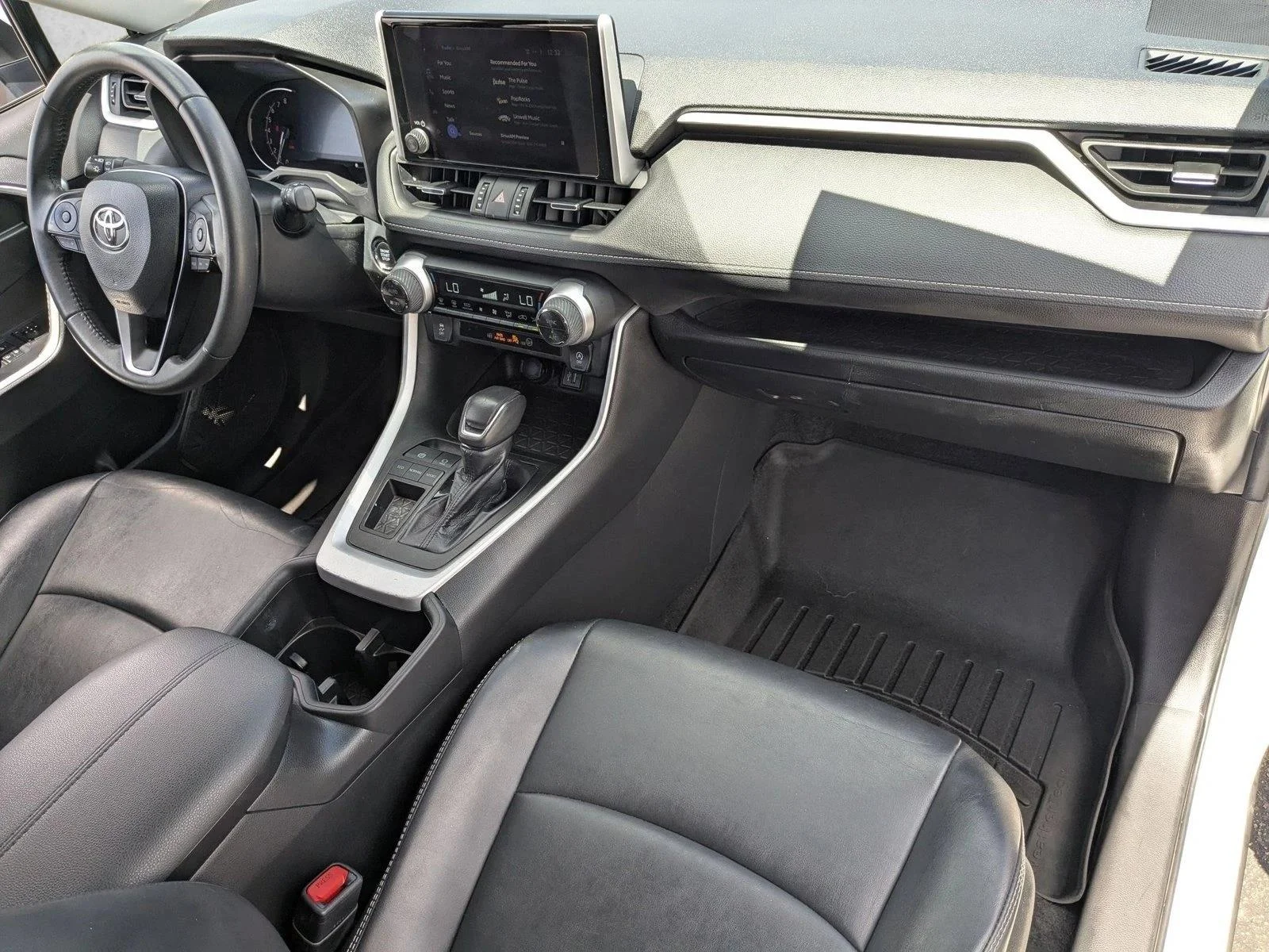 Used 2023 White Toyota XLE Premium image 20