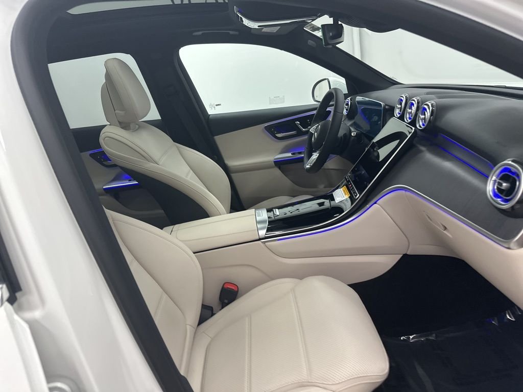 Used 2026 White Mercedes-Benz GLC 300 image 28