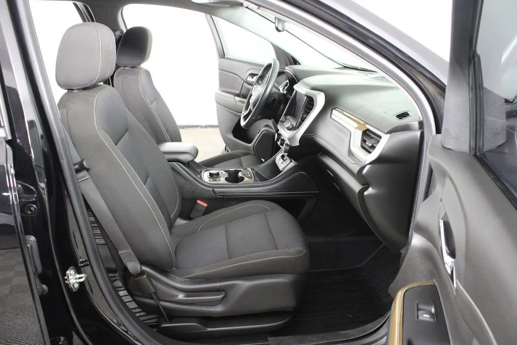 Used 2023 Ebony Twilight Metallic GMC SLE image 19