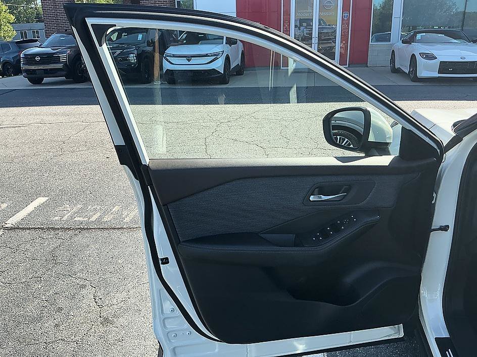 Used 2021 Pearl White Tricoat Nissan SV image 11