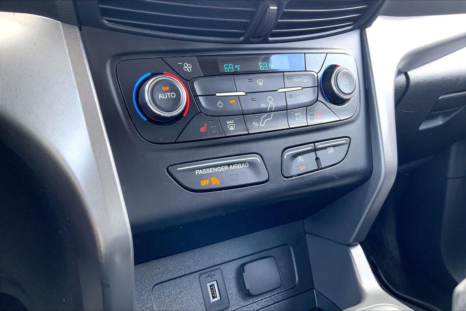 Used 2017 Shadow Black Ford SE image 31