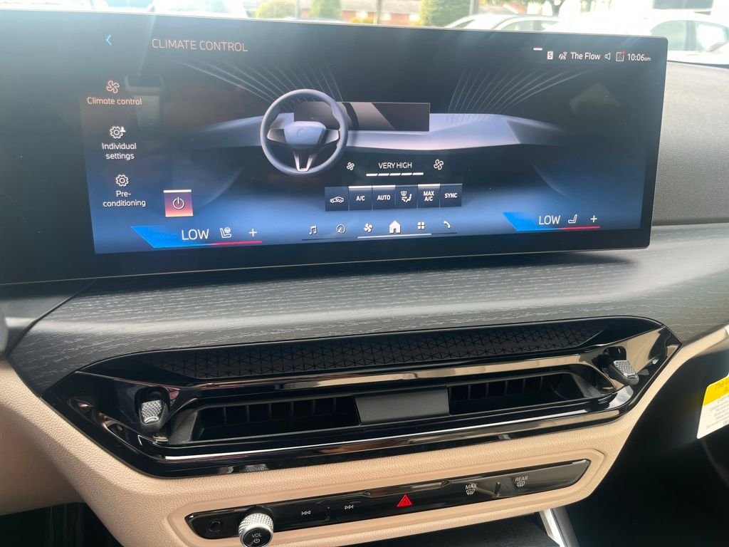 2025 BMW 3 Series 330i - Photo 25
