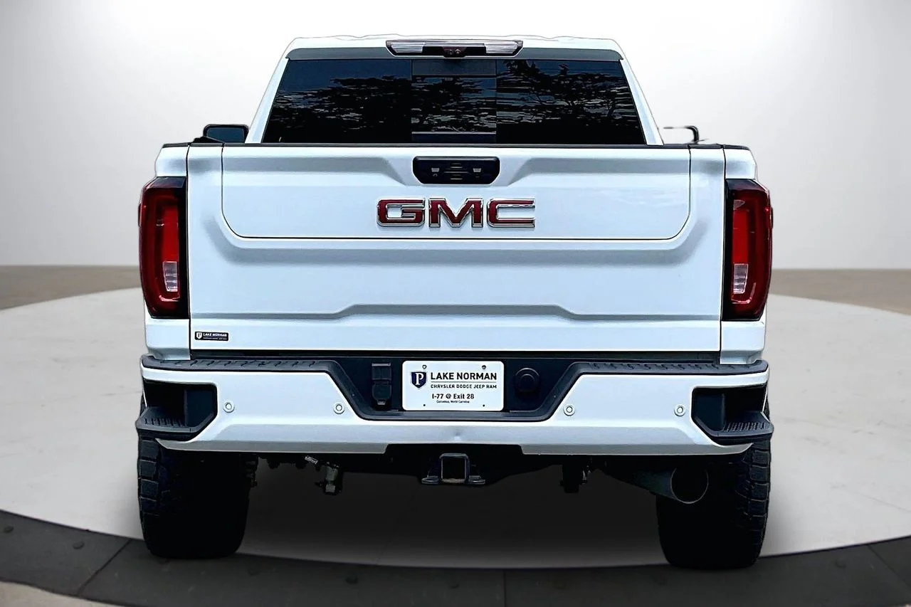 Used 2021 White GMC Denali image 7