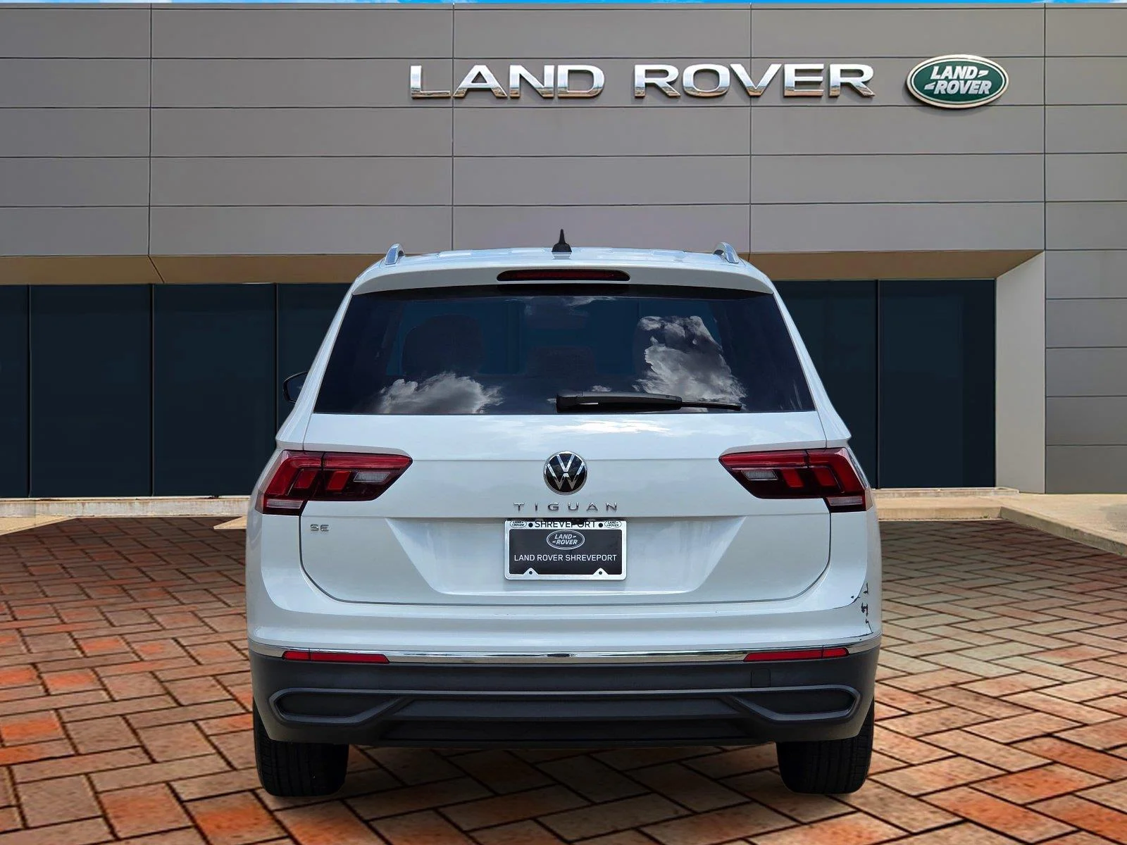 Used 2023 Opal White Pearl Volkswagen SE image 5